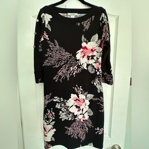 WHBM NWOT Gold Button Detailed 3/4 Sleeve Floral Dress! Never Worn!